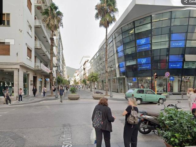 Ufficio in affitto a Salerno, Campania