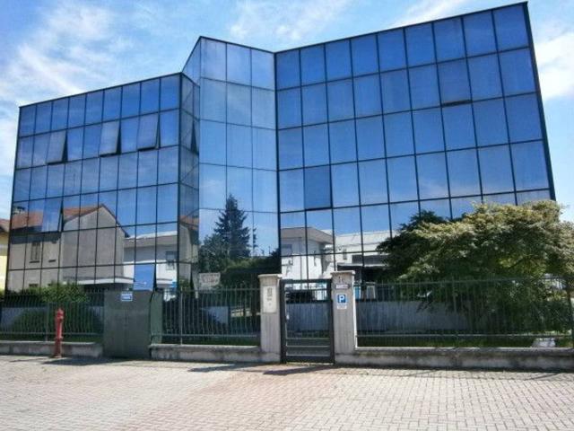 Ufficio in affitto a Samarate, Lombardia