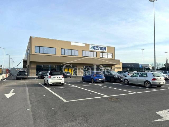 Ufficio in affitto a Trentola, Campania