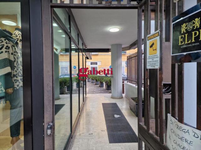 Ufficio in affitto a Capodrise, Campania