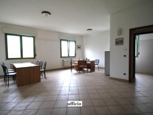 Locale Commerciale in affitto a Unione di comuni Valmarecchia, Santarcangelo Di