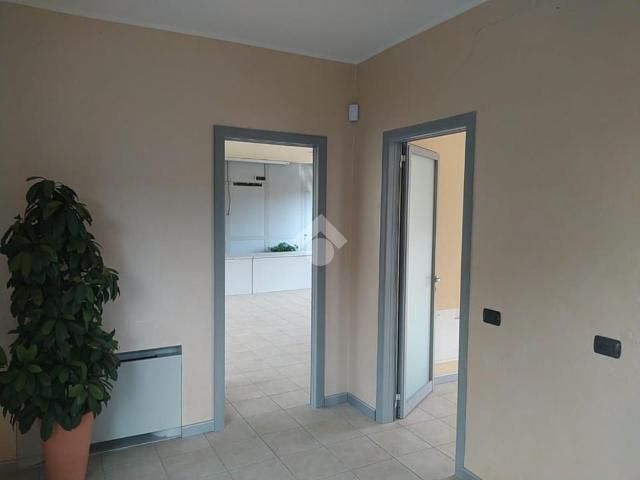 Ufficio in affitto a Sarnico, Lombardia
