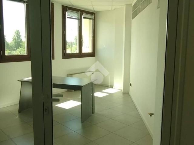 Ufficio in affitto a Santuario, Saronno