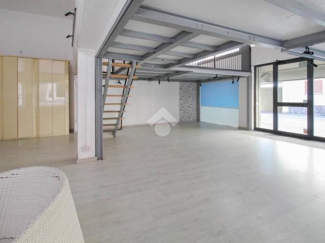 Ufficio in affitto a Unione dei comuni del Distretto Ceramico, Sassuolo