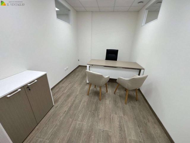 Ufficio in affitto a Unione dei comuni del Distretto Ceramico, Sassuolo
