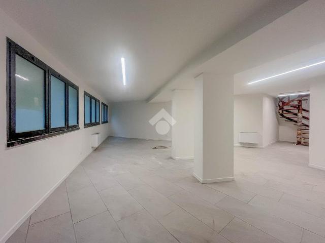 Ufficio in affitto a Unione dei comuni del Distretto Ceramico, Sassuolo