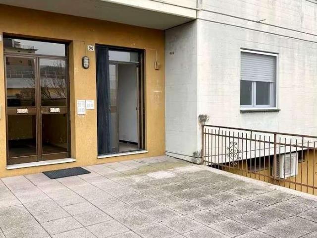 Ufficio in affitto a Unione dei comuni del Distretto Ceramico, Sassuolo