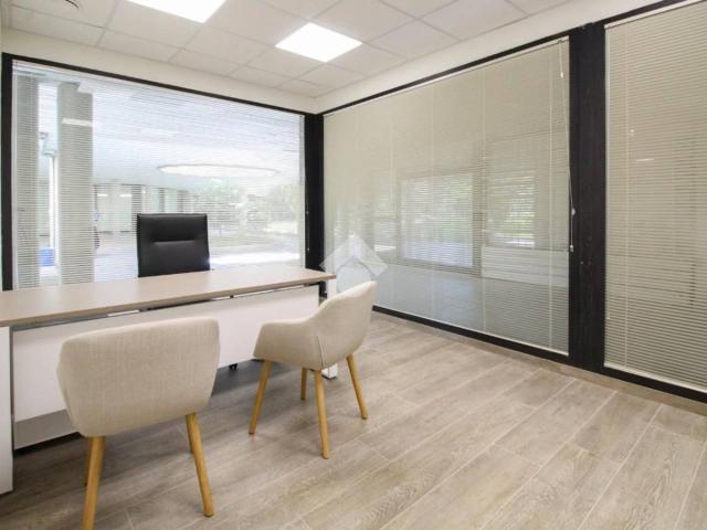 Ufficio in affitto a Unione dei comuni del Distretto Ceramico, Sassuolo