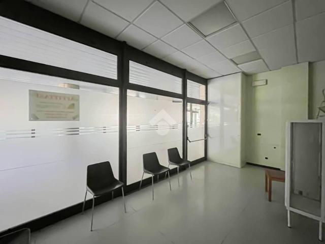 Ufficio in affitto a Unione dei comuni del Distretto Ceramico, Sassuolo