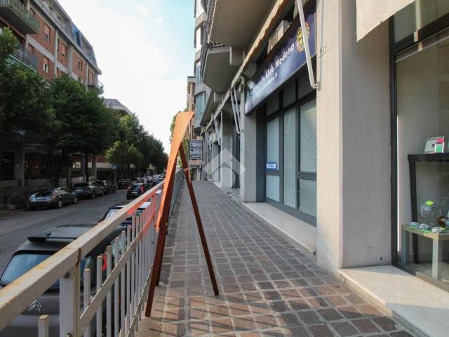 Ufficio in affitto a Unione dei comuni del Distretto Ceramico, Sassuolo