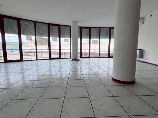 Ufficio in affitto a Unione dei comuni del Distretto Ceramico, Sassuolo