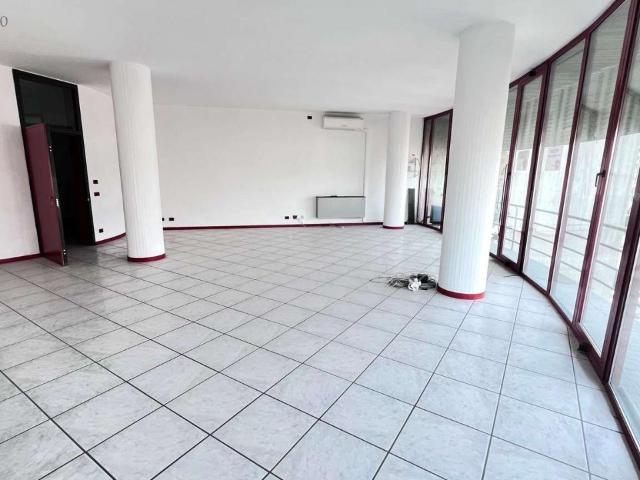 Ufficio in affitto a Unione dei comuni del Distretto Ceramico, Sassuolo