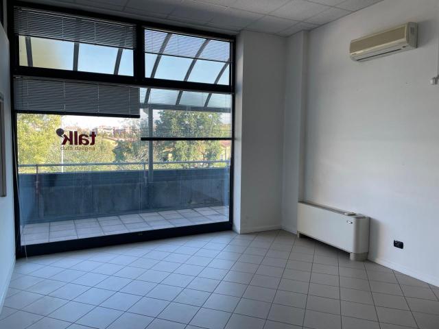 Ufficio in affitto a Unione dei comuni del Distretto Ceramico, Sassuolo