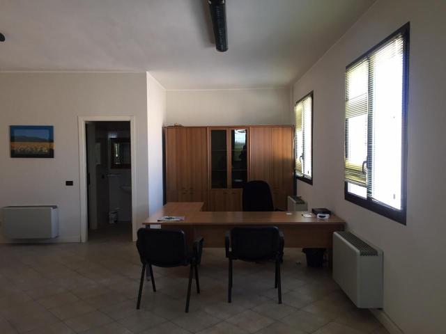 Ufficio in affitto a Unione dei comuni del Distretto Ceramico, Sassuolo