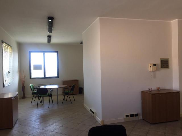 Ufficio in affitto a Unione dei comuni del Distretto Ceramico, Sassuolo