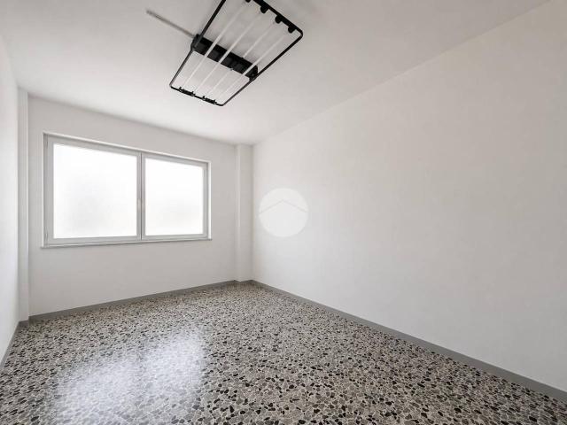 Ufficio in affitto a Tresinaro - Secchia, Re