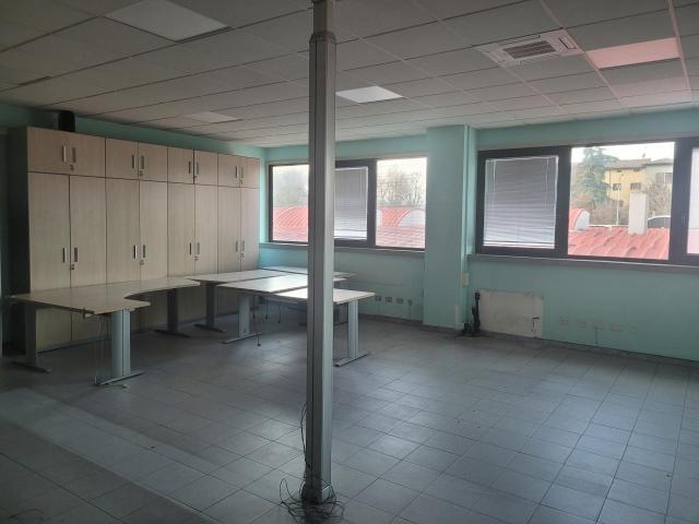 Ufficio in affitto a Tresinaro - Secchia, Re