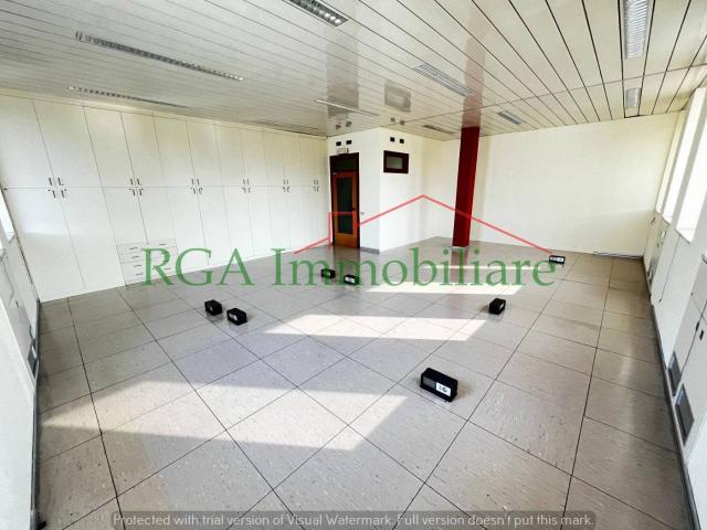 Ufficio in affitto a Seriate, Lombardia