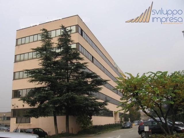 Ufficio in affitto a Zona Omogenea Milano Nord, Sesto San Giovanni