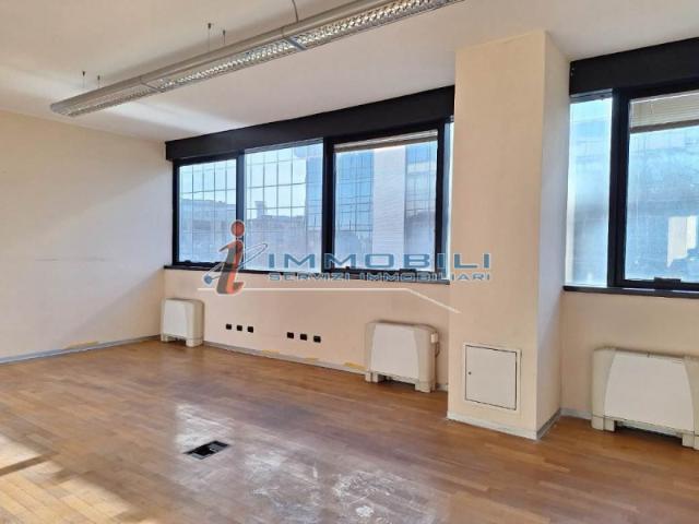 Ufficio in affitto a Zona Omogenea Milano Nord, Sesto San Giovanni