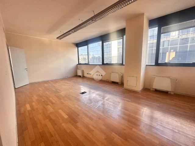 Ufficio in affitto a Zona Omogenea Milano Nord, Sesto San Giovanni