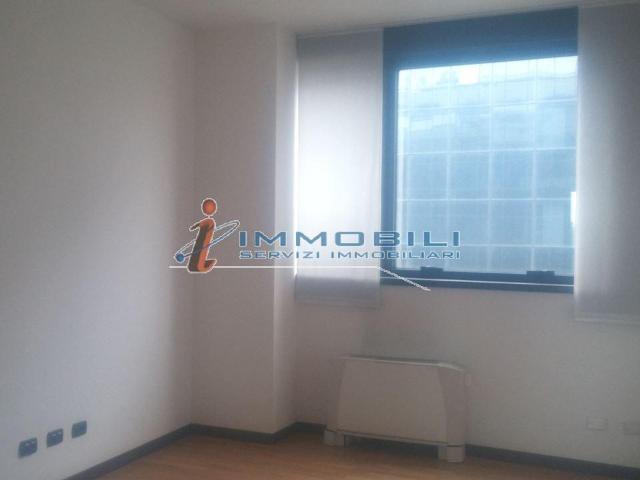 Ufficio in affitto a Zona Omogenea Milano Nord, Sesto San Giovanni