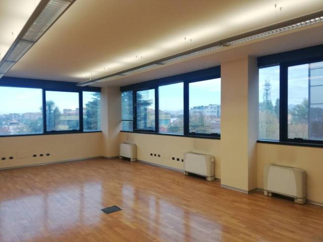 Ufficio in affitto a Zona Omogenea Milano Nord, Sesto San Giovanni