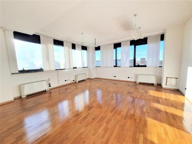 Ufficio in affitto a Zona Omogenea Milano Nord, Sesto San Giovanni