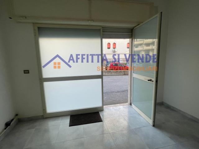 Locale Commerciale in affitto a Belvedere, Siracusa