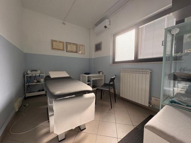 Locale Commerciale in affitto a Sovicille, Toscana
