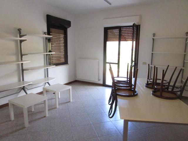 Ufficio in affitto a Stra, Veneto
