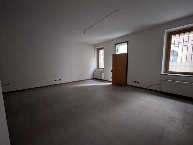 Ufficio in affitto a Stradella, Lombardia