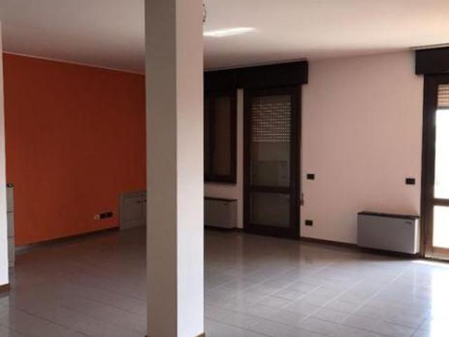 Ufficio in affitto a Susegana, Veneto