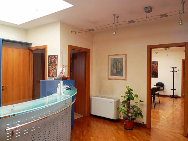 Ufficio in affitto a Terni, Umbria