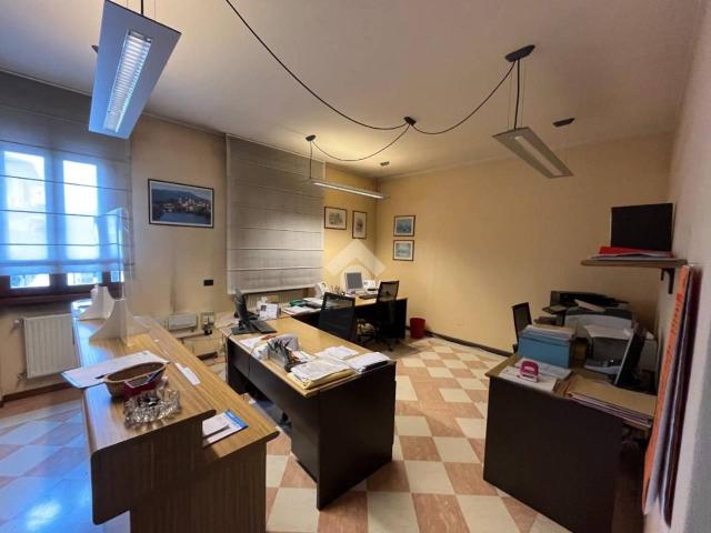 Ufficio in affitto a Tezze Sul Brenta, Veneto