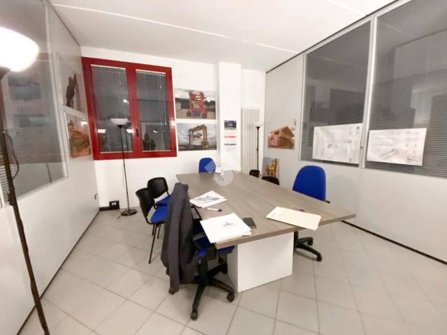 Ufficio in affitto a Tombolo, Veneto
