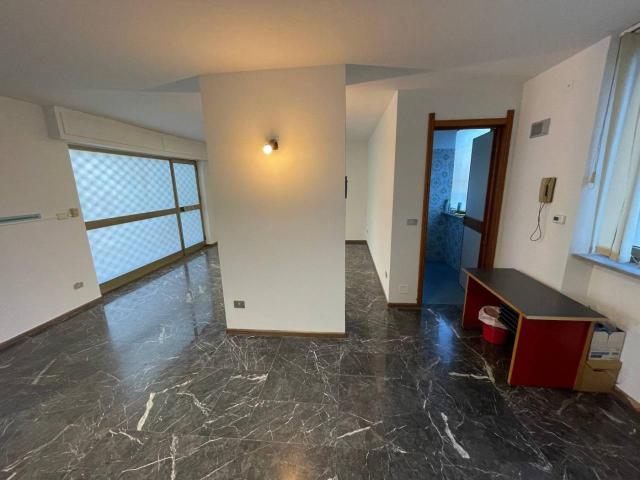 Ufficio in affitto a Circoscrizione 2, Piemonte