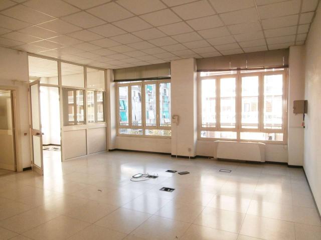 Ufficio in affitto a Circoscrizione 8, Piemonte