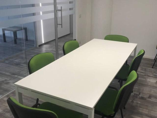 Ufficio in affitto a Zona commerciale via Brennero, Trento