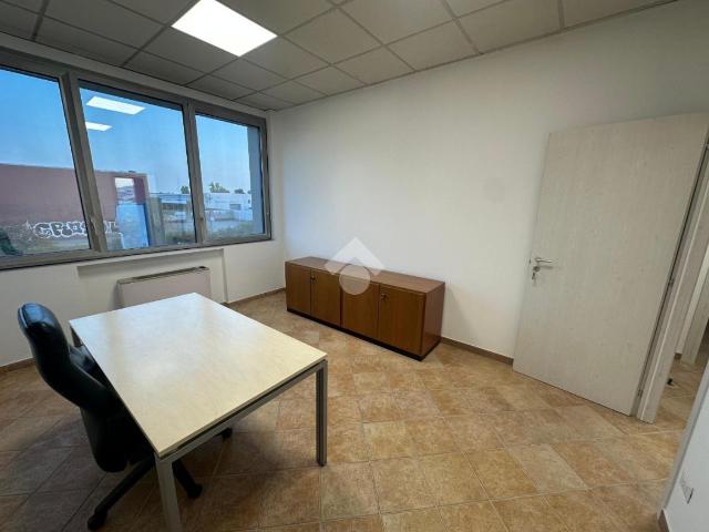 Ufficio in affitto a Trezzano Sul Naviglio, Lombardia