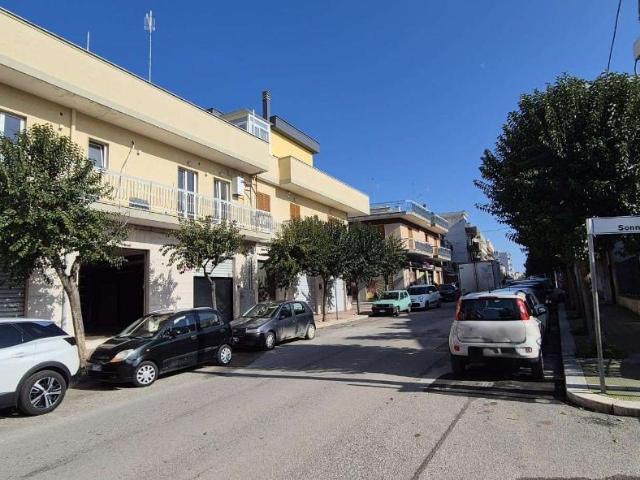 Locale Commerciale in affitto a Puglia, Bari