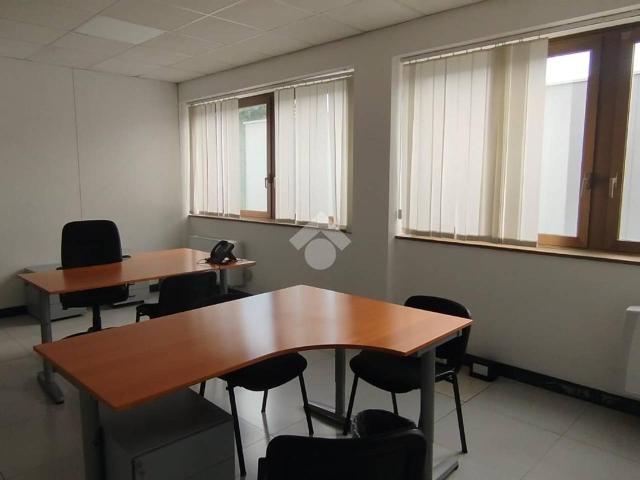 Ufficio in affitto a Turate, Lombardia