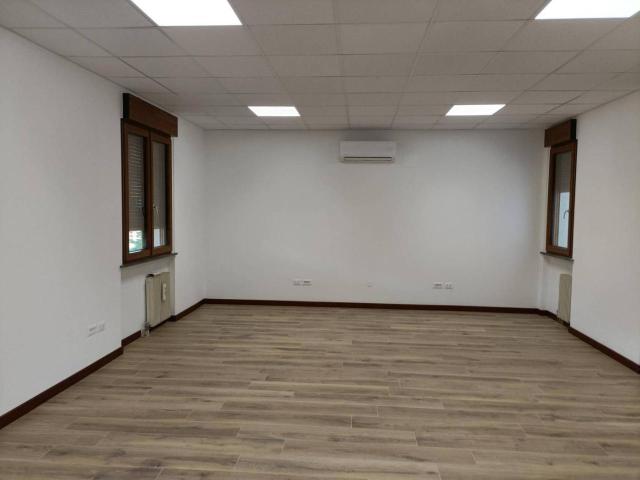 Ufficio in affitto a Casali Osellin, Reana Del Roiale