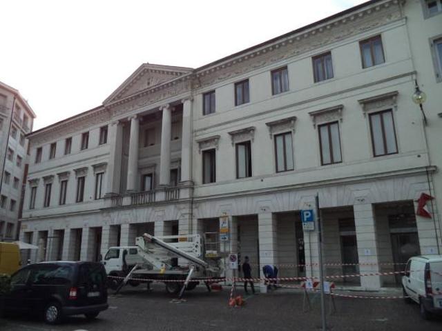 Ufficio in affitto a Borgo Grazzano, Reana Del Roiale