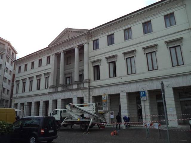 Ufficio in affitto a Borgo Grazzano, Reana Del Roiale