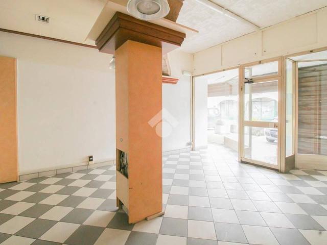 Ufficio in affitto a Urago D'oglio, Lombardia