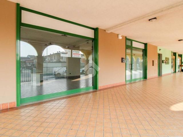Ufficio in affitto a Urago D'oglio, Lombardia