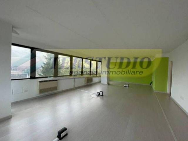 Ufficio in affitto a Vaprio D'adda, Lombardia