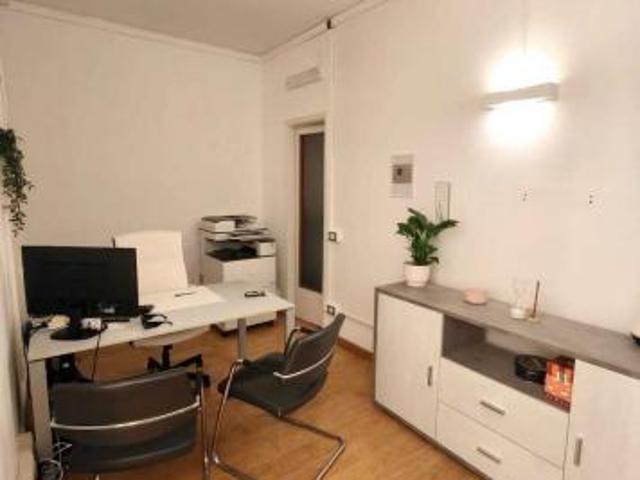 Locale Commerciale in affitto a Piemonte, Vercelli