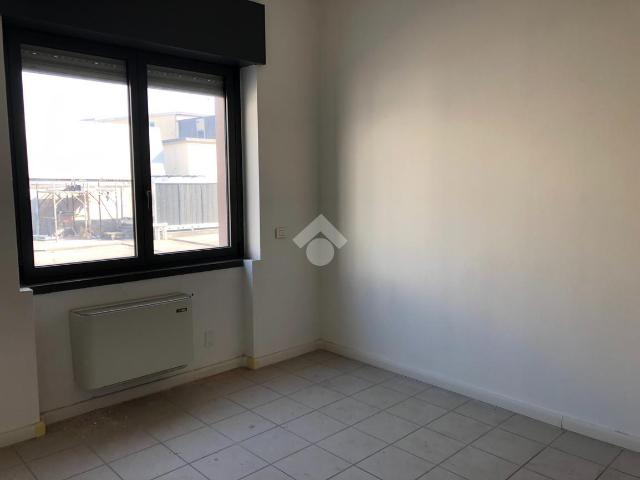 Ufficio in affitto a Sud, Brenzone